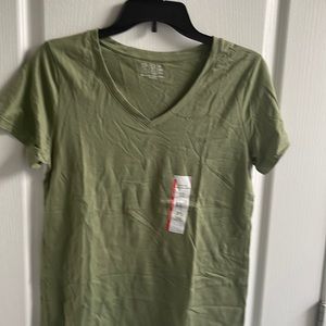 Time and Tru Small v-neck tshirt. Women’s v-neck tshirt.